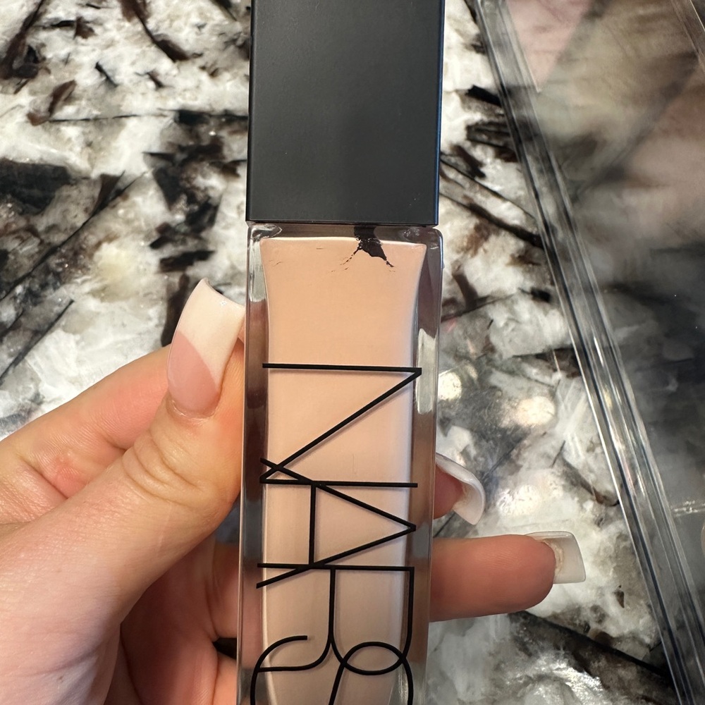 NARS Radiant Longwear Foundation - Yukon